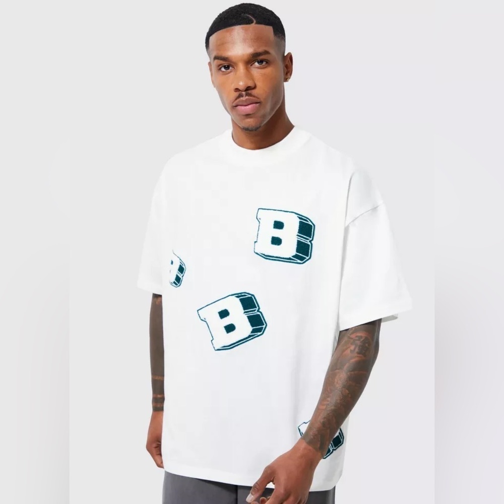 New OVERSIZED MULTI VARSITY B APPLIQUE T-SHIRT